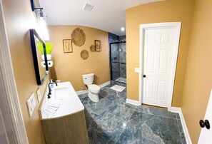 Shower, hair dryer - 4BR Historic Savannah w/ Parking & Patio (Savannah)