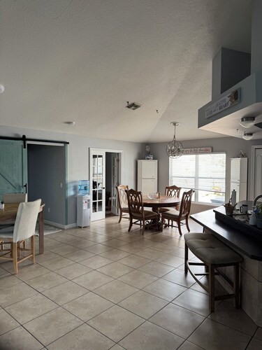 Charming 3-bedroom house with AC in serene Port St. Lucie