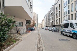 Property grounds - Blueground | Währing, view, nr Türkenschanzpark (Vienna)