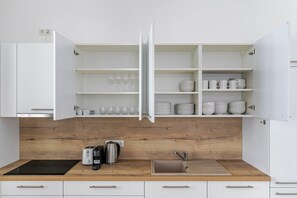 Fridge, microwave, oven, stovetop - Blueground | Innere Stadt, balcony, nr St. Stephen's Cathedral (Vienna)