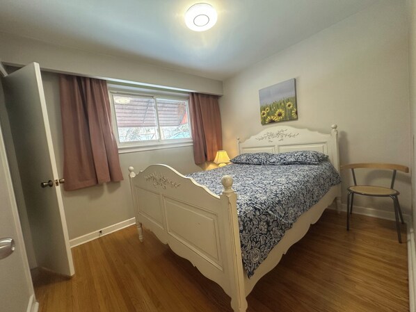 Bügeleisen/Bügelbrett, kostenloses WLAN, Bettwäsche