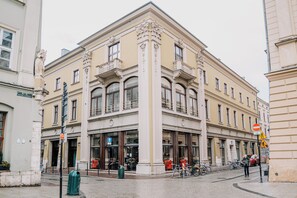 A historic building with classical architecture, large windows, and a corner entrance. - Czeczotka Palace Apartments (Kraków)