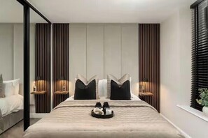 Iron/ironing board, WiFi, bed sheets - City Centre Apartment Sleeps 2 with WiFi (Edinburgh)
