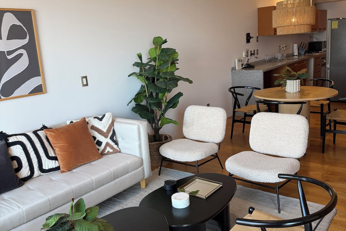 Apartamento superluxo, sacada, vista para a cidade | Área de estar