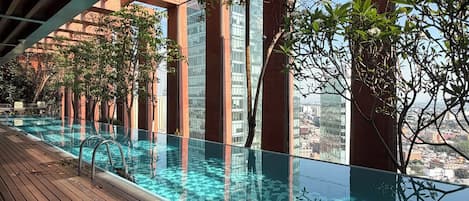 Piscine pour longueurs et exercice