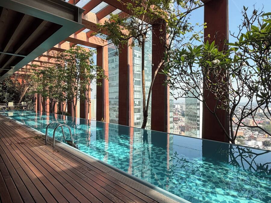 Exercise/lap pool