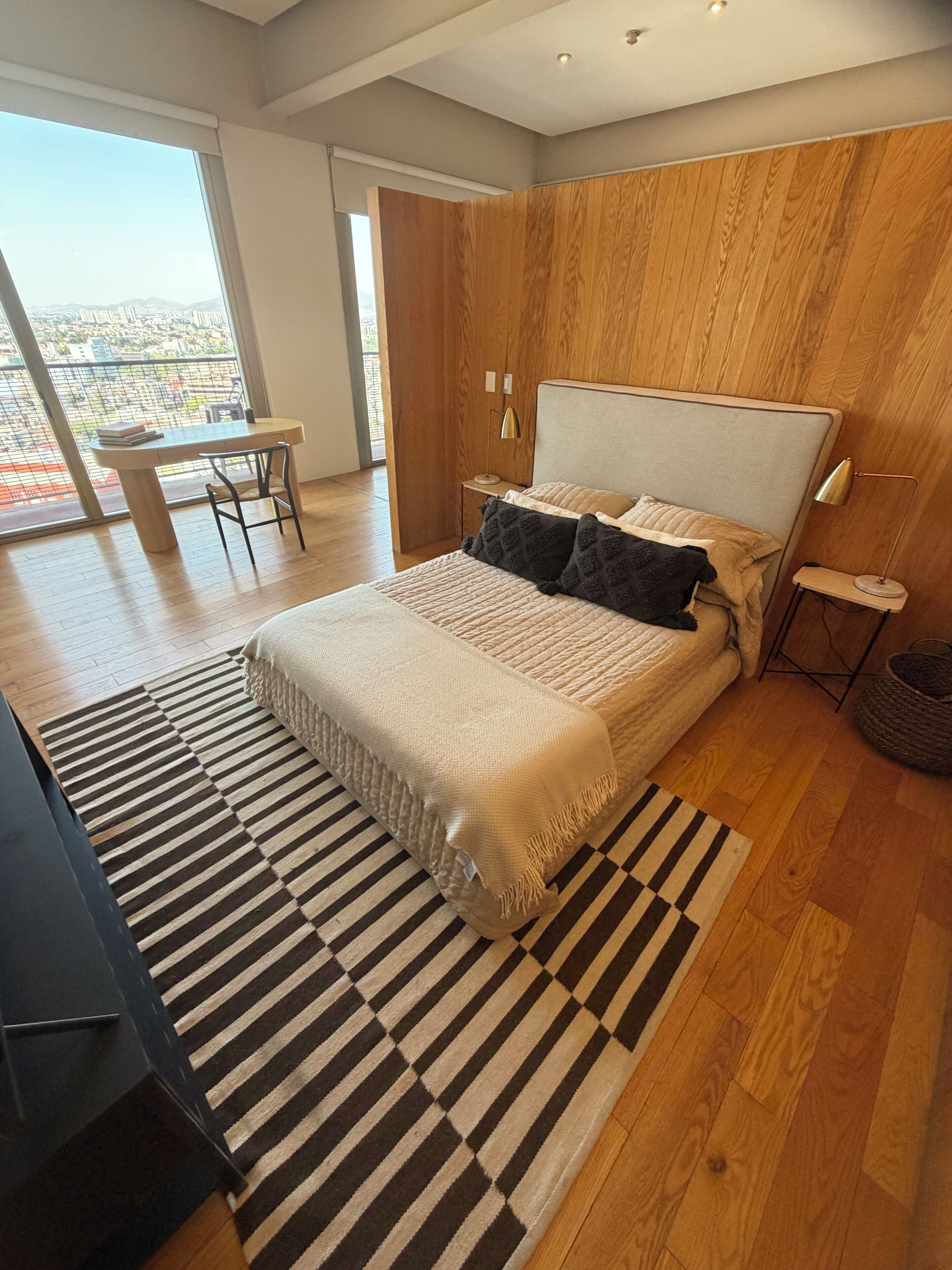Departamento de lujo, balcón, vista a la ciudad | Insonorización y wifi gratis 
