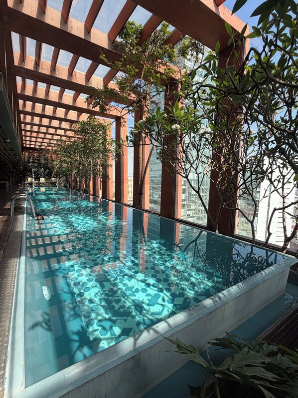 Indoor pool - Reforma 27 Amazing View Luxury Apartment (Mexico City)