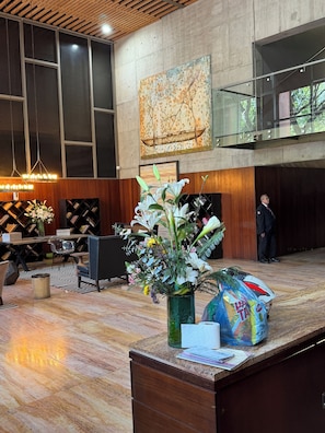 Área de estar no saguão