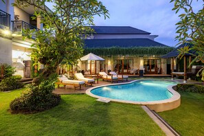 Indoor pool - Cove Ayuna (Canggu)