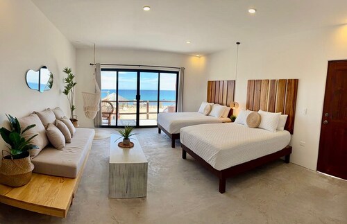 New Beachfront Suites 2nd Floor Complete Beachfront, Beautiful Ocean View