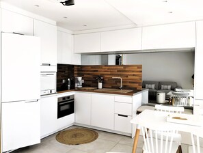 Fridge, microwave, dishwasher, coffee/tea maker - MIRADOR I. Modern and bright apartment with stunning sea views overlooking Canyelles Petites beach. (ROSES)