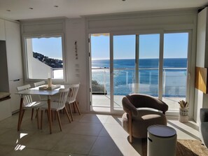 Interior - MIRADOR I. Modern and bright apartment with stunning sea views overlooking Canyelles Petites beach. (ROSES)