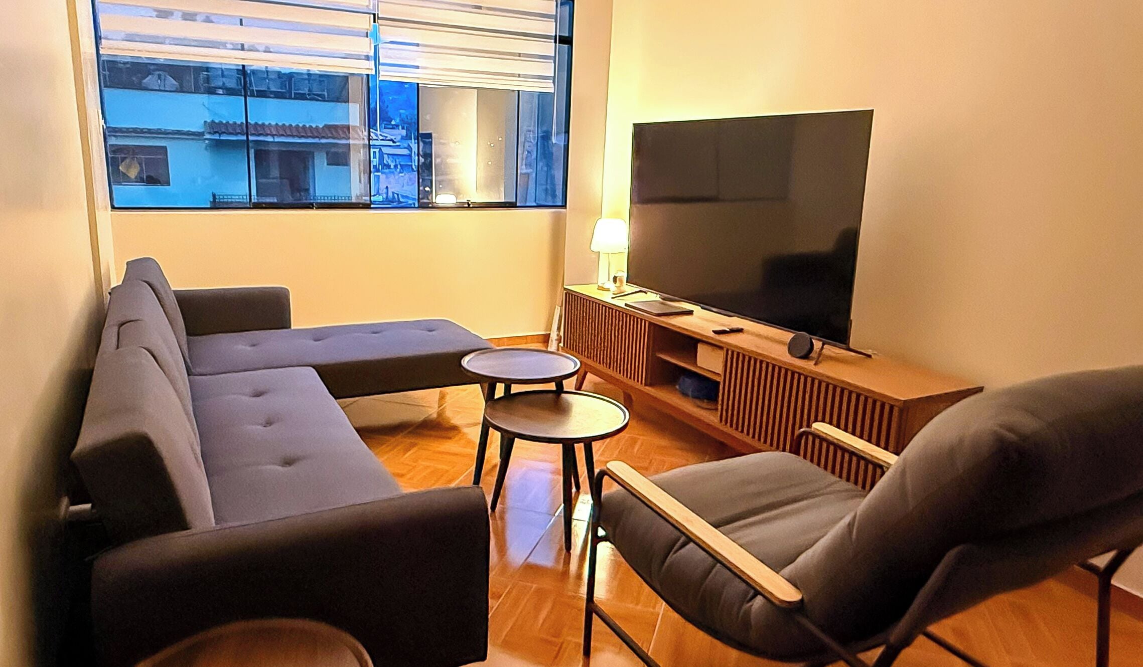 Suite estudio Deluxe, 1 habitación, baño privado, vista al resort | Área de sala de estar