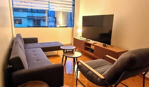 Deluxe Studio Suite, 1 Bedroom, Private Bathroom, Resort View | Living area