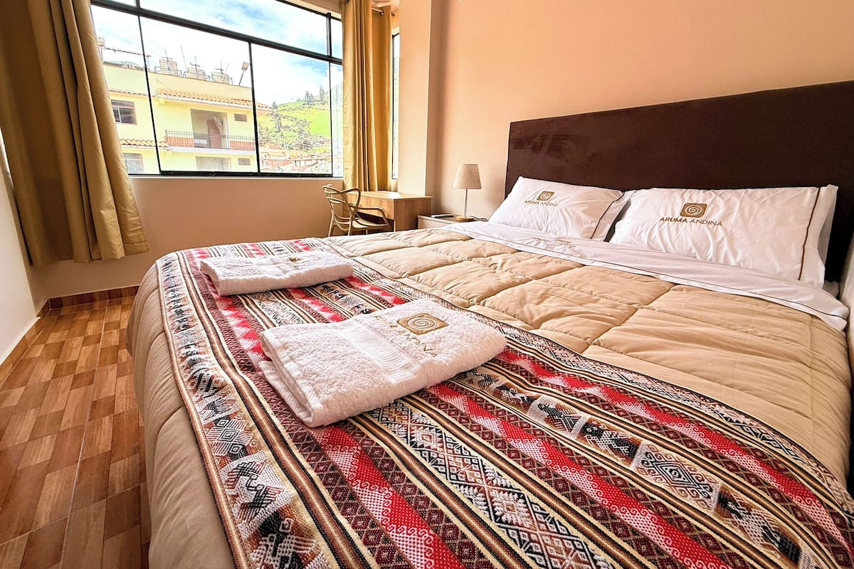 Deluxe szoba, privát fürdőszoba, kilátással az üdülőhelyre | Íróasztal, laptophoz jól használható munkafelület és ingyenes wifi