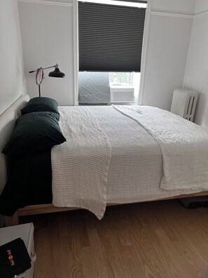 Unclassified image, 5 of 6, button - Charming 2-bedroom apartment with AC near park/walking trails (New York)