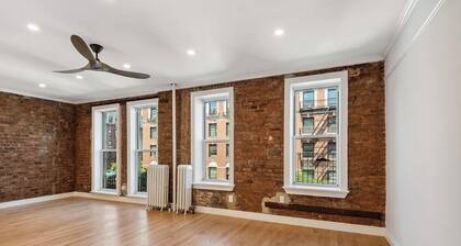 Charming 2-bedroom apartment with AC near park/walking trails