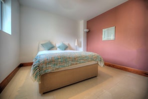 Unclassified image, 4 of 8, button - Tur an Tsaile Deluxe- Galway Lakeside Apartments (GALWAY)