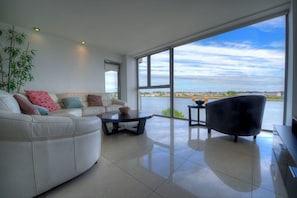 Unclassified image, 5 of 8, button - Tur an Tsaile Deluxe- Galway Lakeside Apartments (GALWAY)