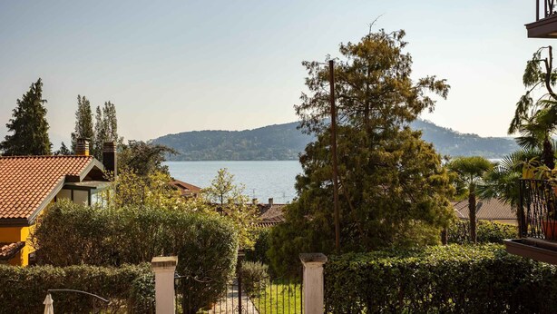 Property grounds - Holiday apartment with air conditioning and balcony (Meina)