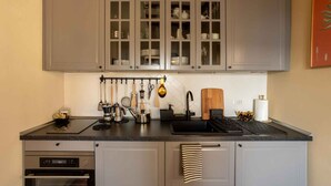 Fridge, stovetop - Holiday apartment with air conditioning and balcony (Meina)