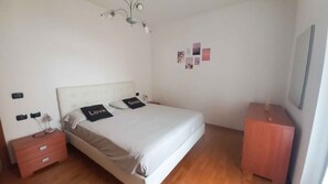 1 bedroom, WiFi - Holiday apartment with garden and internet (Sesto Calende)