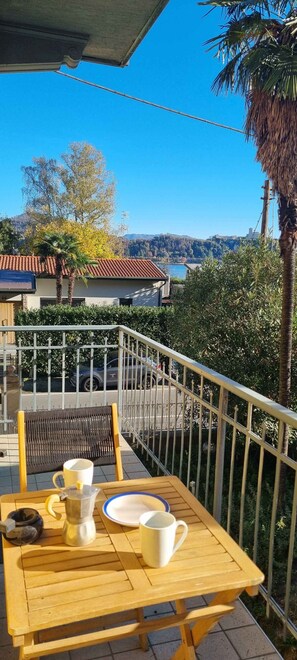 Outdoor dining - Holiday apartment with balcony and panoramic view (Arona)