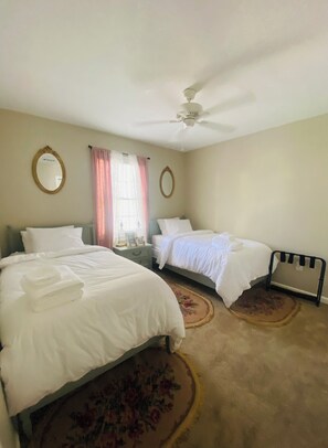 Fer et planche à repasser, Wi-Fi gratuit, draps fournis