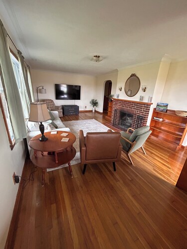 Spacious 3BR on 74 Acres,  3 Min to Roberts Centre, Near WEC