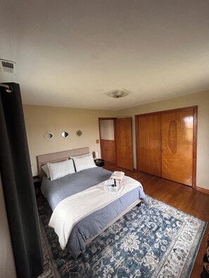 3 bedrooms, iron/ironing board, free WiFi, bed sheets