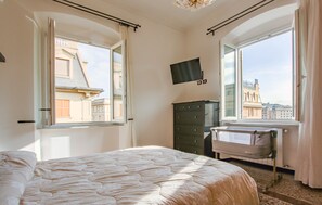 3 bedrooms, iron/ironing board, travel cot, free WiFi - 3 bedroom nice apartment in Genova (Genova)