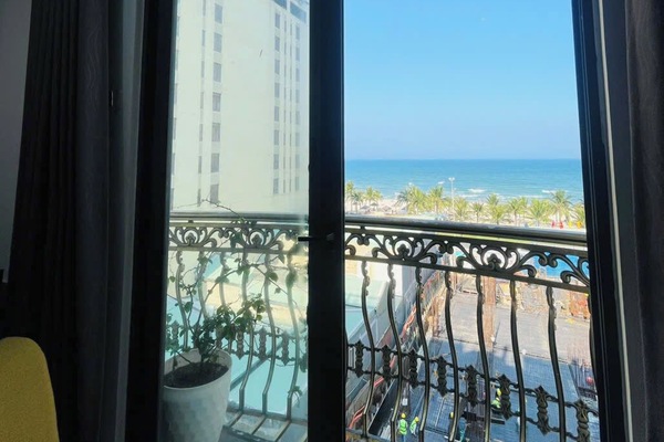 Habitación Premier, 1 habitación, balcón, vistas al mar | Minibar, escritorio, cortinas opacas y wifi gratis