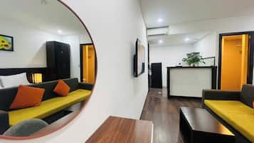 ๋๋ญ์ค ๋๋ธ๋ฃธ, ํธ์ฌ์ด์ฆ์นจ๋ 1๊ฐ | ๋ฌด๋ฃ WiFi