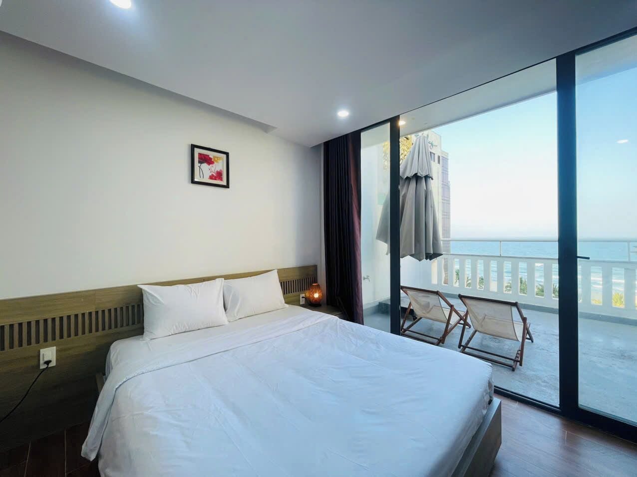 Kahden hengen premium-huone, terassi, osittainen merinäköala | Ilmainen Wi-Fi