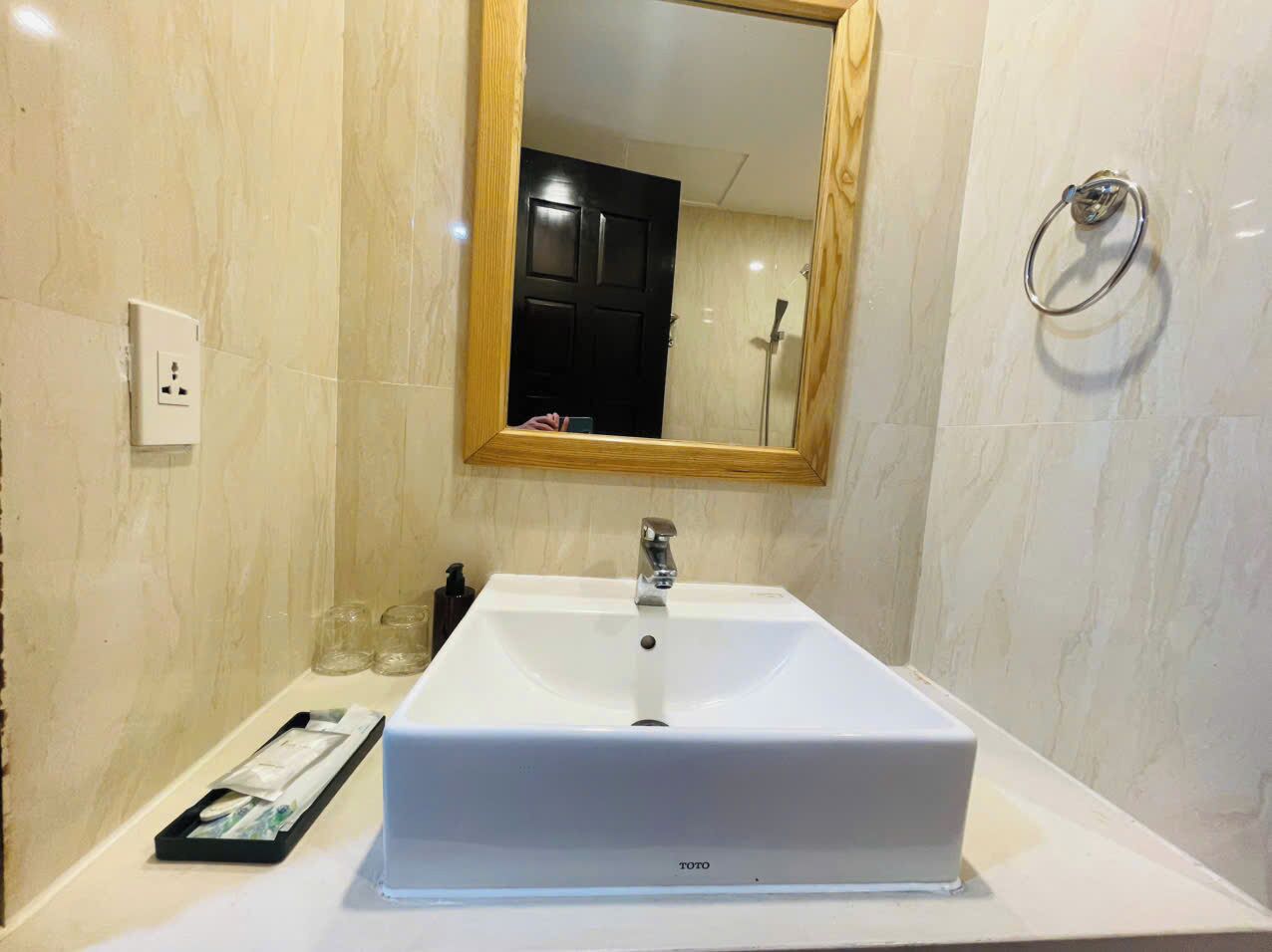 프리미어룸, 침실 1개, 발코니, 부분 바다 전망 | 욕실 | 샤워 시설, 무료 세면용품, 헤어드라이어, 타월