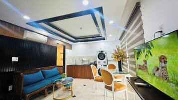 Family Room, Connecting Rooms