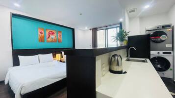 Familieværelse - balkon - delvis havudsigt | Gratis Wi-Fi