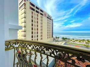 Deluxe Double Room, Partial Sea View - Emily Beach Hotel & Apartment (Ngu Hanh Son)