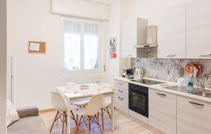 Fridge, microwave, coffee/tea maker, cookware/dishes/utensils - Lovely apartment in La Spezia with WiFi (La Spezia)