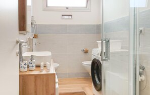 Shower, hair dryer - Lovely apartment in La Spezia with WiFi (La Spezia)