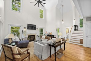 Unclassified image, 2 of 45, button