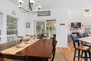 Dining - "Slow Your Roll" is a pet-friendly, five-bedroom, 4.5-bath Maritime Forest (Bald Head Island)