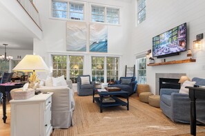TV - "Slow Your Roll" is a pet-friendly, five-bedroom, 4.5-bath Maritime Forest (Bald Head Island)