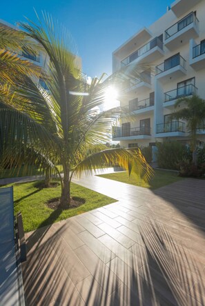 المنطقة المحيطة بالمنشأة