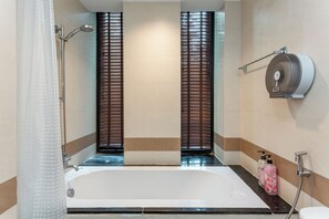Condo, patio | Baño