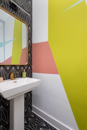 Unclassified image, 5 of 27, button