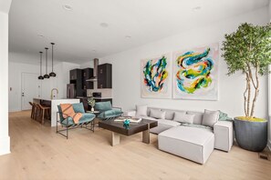 Una Smart TV, libros