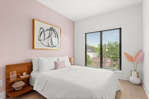 2 habitaciones, tabla de planchar con plancha y cuna de viaje 