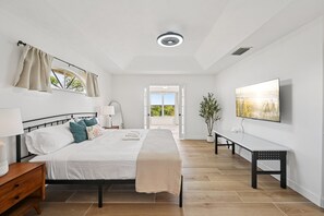 Een strijkplank/strijkijzer, wifi, beddengoed